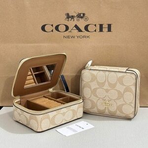 Coach Beige Travel Jewelry Case 💍